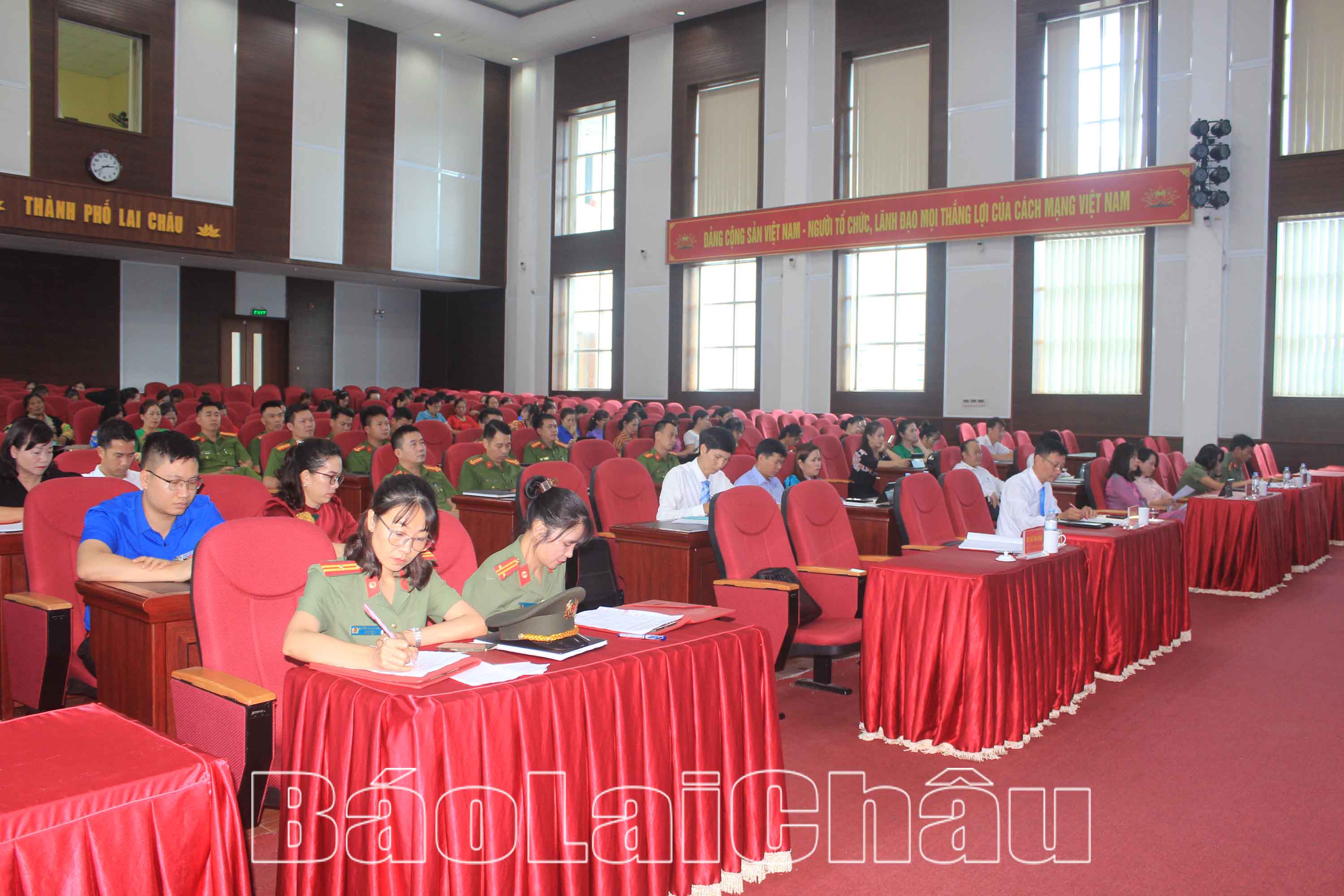 Quang cảnh hội nghị.